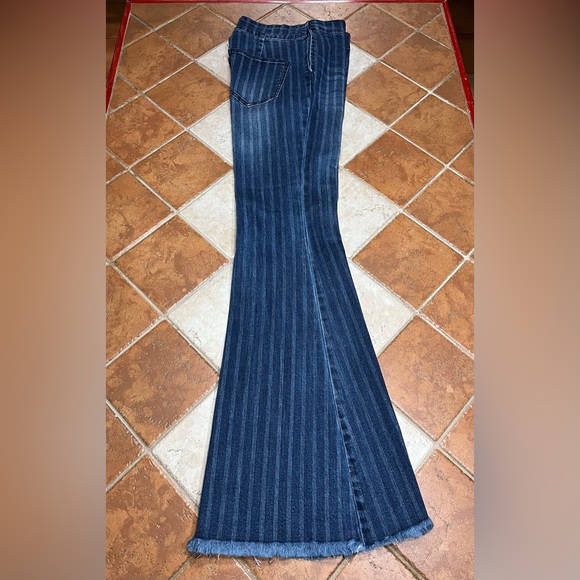 Uniq By Litz Striped Pattern Flared Denim - Picture 13 of 16